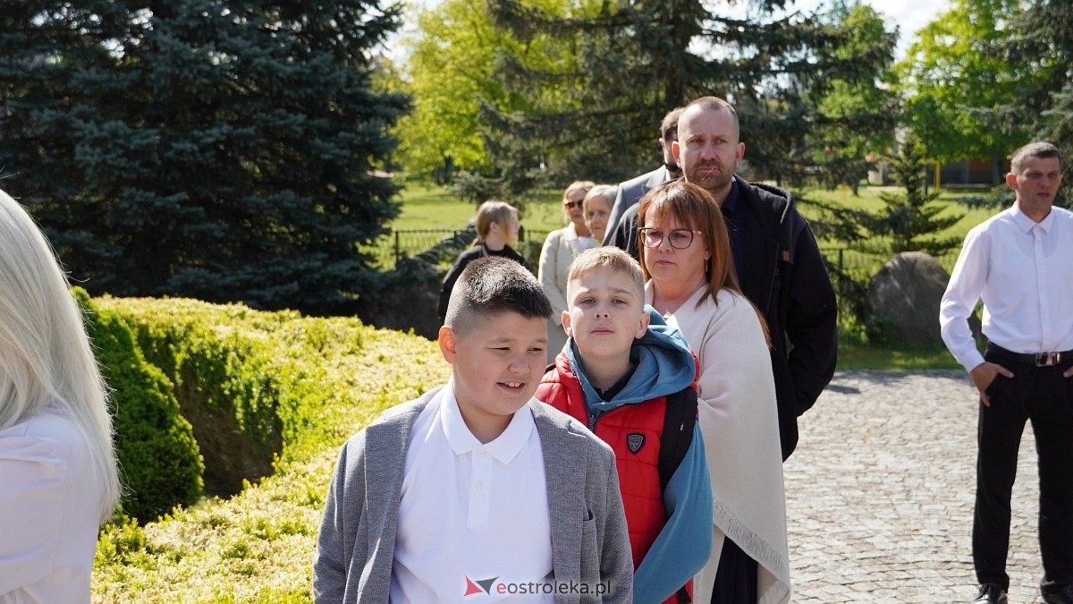 I Komunia Święta w parafii pw. Św. Wojciecha w Ostrołęce [11.05.2025] - zdjęcie #36 - eOstroleka.pl