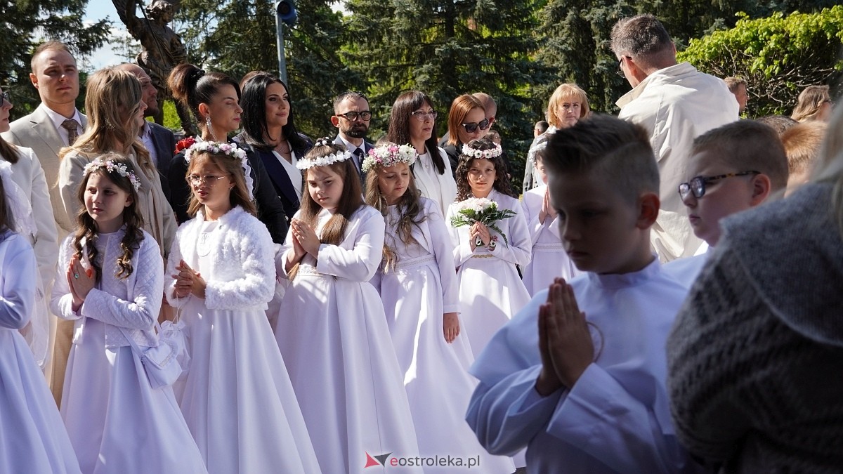 I Komunia Święta w parafii pw. Św. Wojciecha w Ostrołęce [11.05.2025] - zdjęcie #32 - eOstroleka.pl