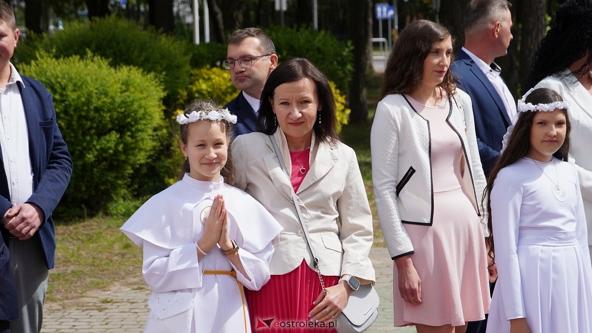 I Komunia Święta w parafii pw. Zbawiciela Świata w Ostrołęce [11.05.2025] - zdjęcie #90 - eOstroleka.pl