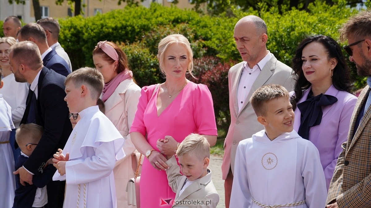 I Komunia Święta w parafii pw. Zbawiciela Świata w Ostrołęce [11.05.2025] - zdjęcie #86 - eOstroleka.pl