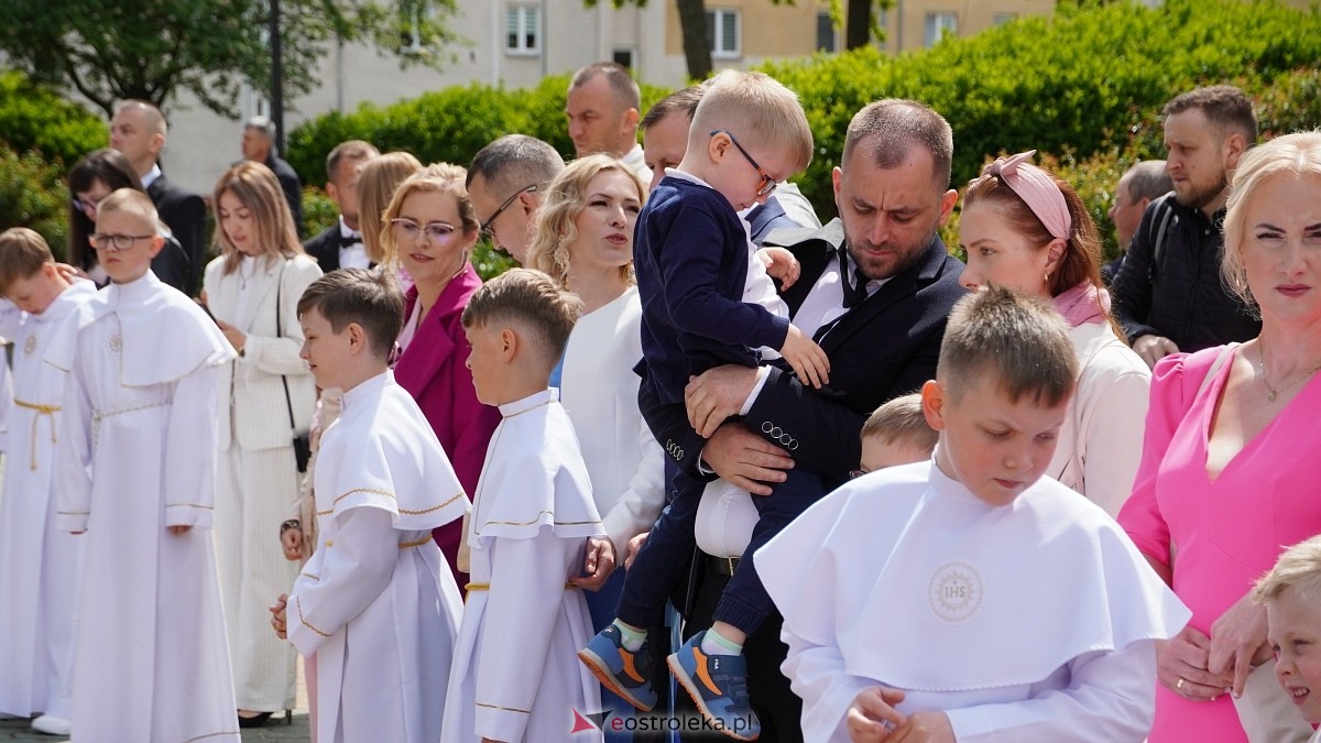 I Komunia Święta w parafii pw. Zbawiciela Świata w Ostrołęce [11.05.2025] - zdjęcie #85 - eOstroleka.pl