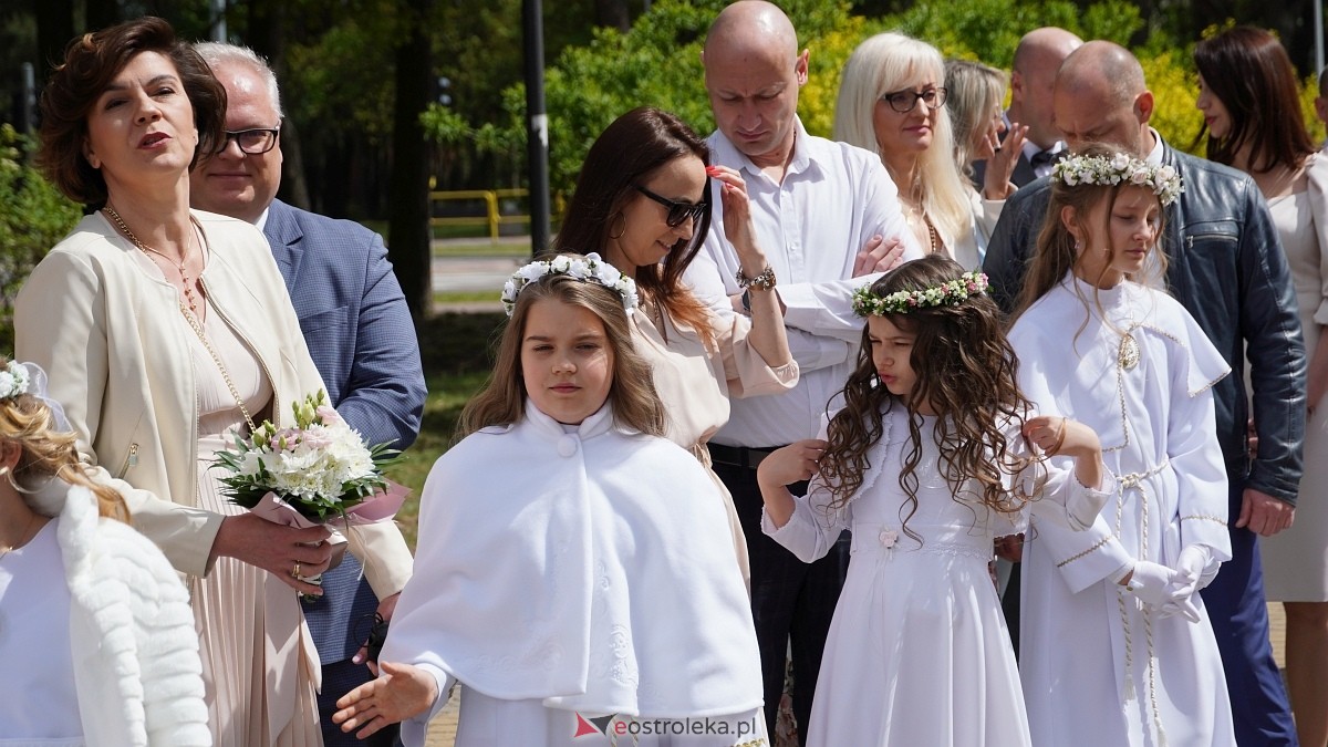 I Komunia Święta w parafii pw. Zbawiciela Świata w Ostrołęce [11.05.2025] - zdjęcie #77 - eOstroleka.pl