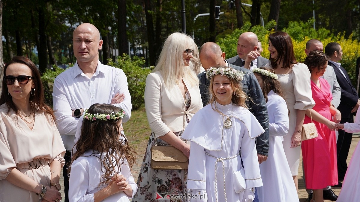 I Komunia Święta w parafii pw. Zbawiciela Świata w Ostrołęce [11.05.2025] - zdjęcie #75 - eOstroleka.pl