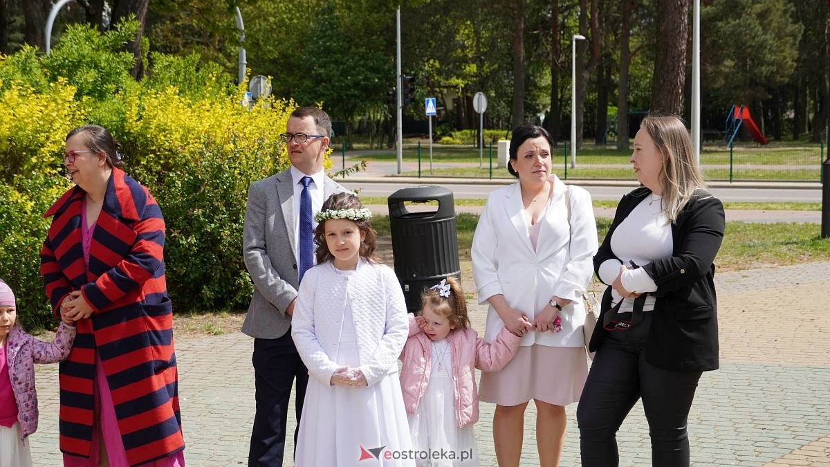 I Komunia Święta w parafii pw. Zbawiciela Świata w Ostrołęce [11.05.2025] - zdjęcie #70 - eOstroleka.pl