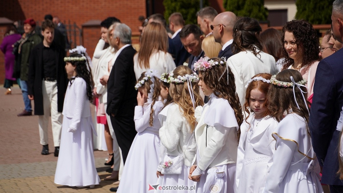 I Komunia Święta w parafii pw. Zbawiciela Świata w Ostrołęce [11.05.2025] - zdjęcie #66 - eOstroleka.pl