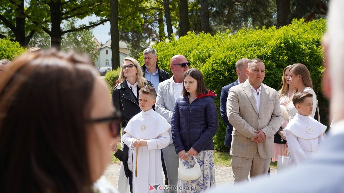 I Komunia Święta w parafii pw. Zbawiciela Świata w Ostrołęce [11.05.2025] - zdjęcie #61 - eOstroleka.pl