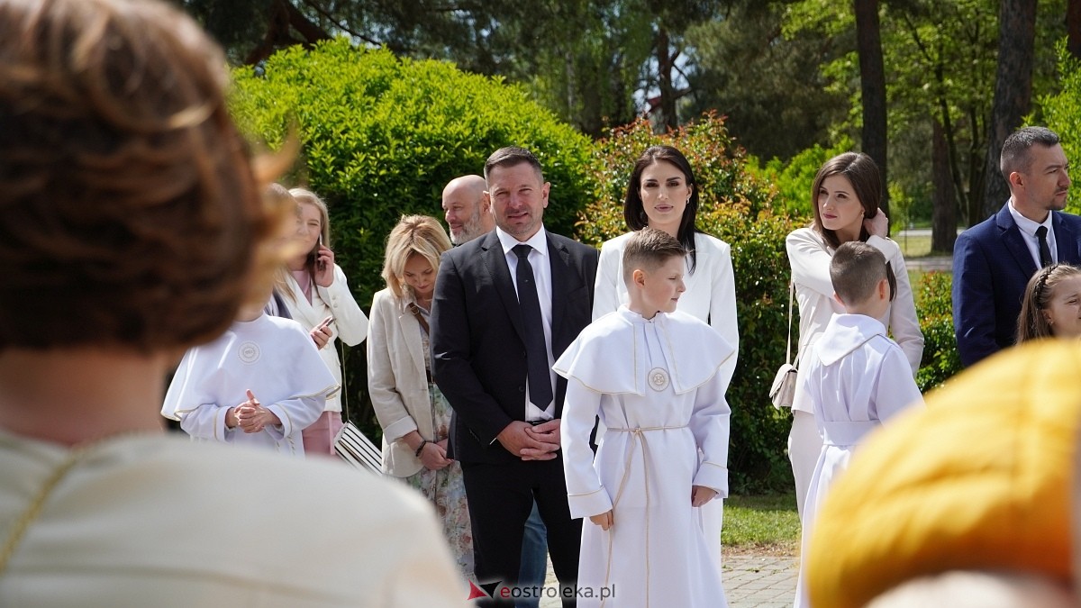 I Komunia Święta w parafii pw. Zbawiciela Świata w Ostrołęce [11.05.2025] - zdjęcie #60 - eOstroleka.pl