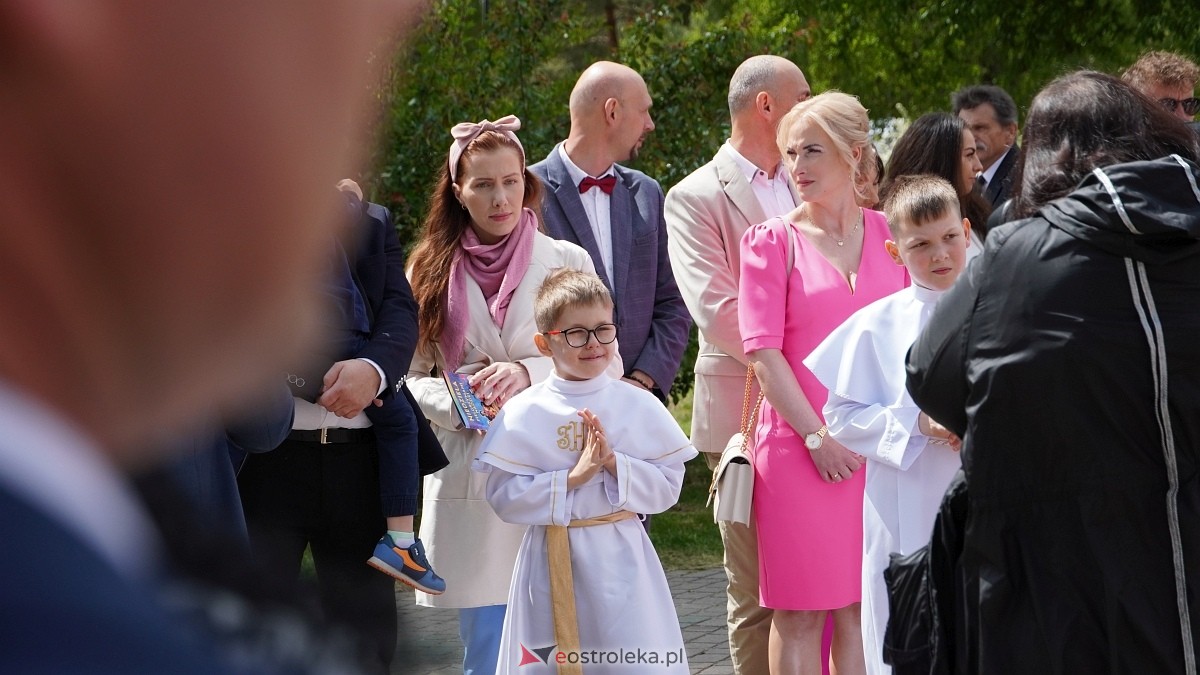 I Komunia Święta w parafii pw. Zbawiciela Świata w Ostrołęce [11.05.2025] - zdjęcie #56 - eOstroleka.pl