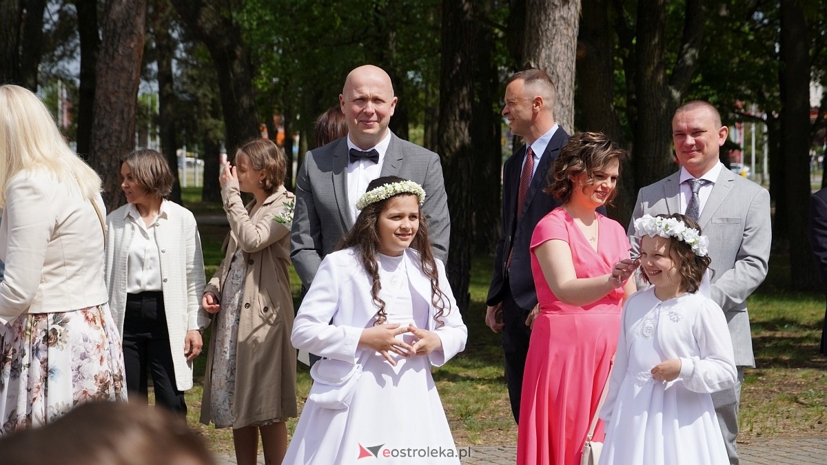 I Komunia Święta w parafii pw. Zbawiciela Świata w Ostrołęce [11.05.2025] - zdjęcie #45 - eOstroleka.pl