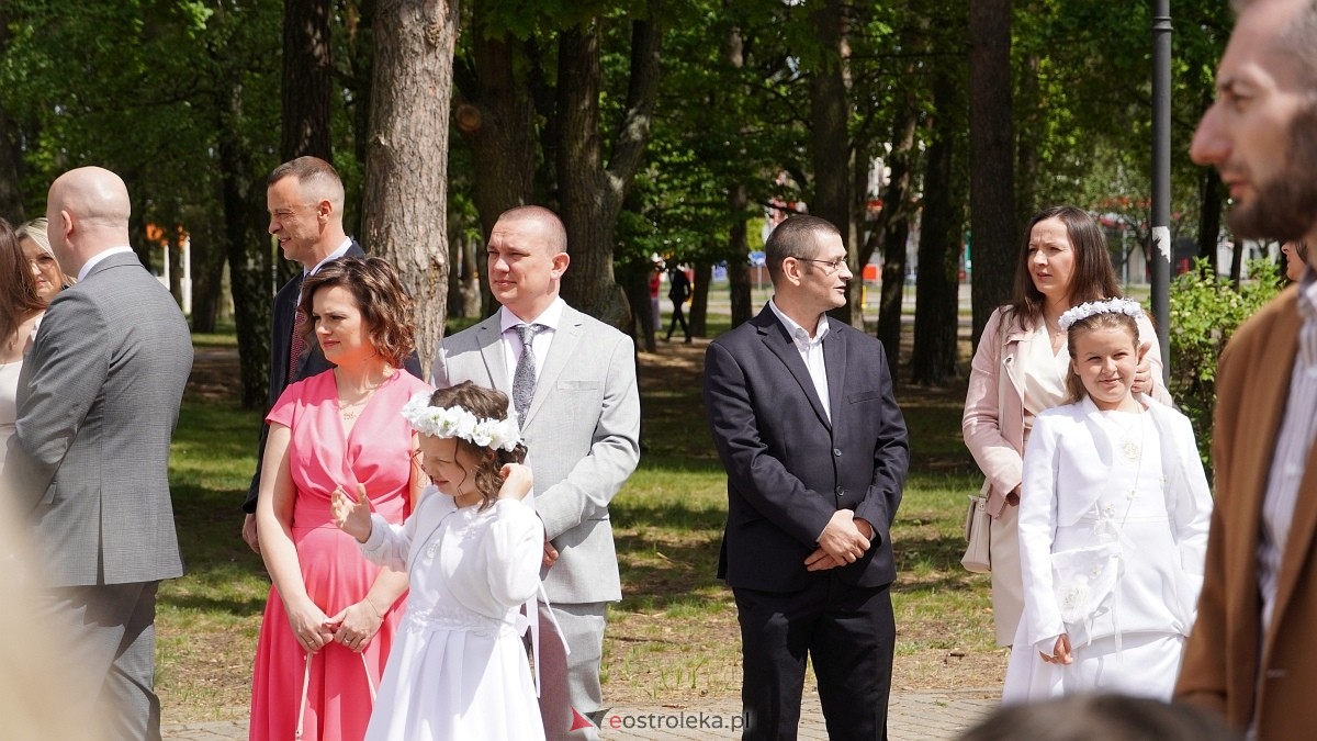 I Komunia Święta w parafii pw. Zbawiciela Świata w Ostrołęce [11.05.2025] - zdjęcie #44 - eOstroleka.pl