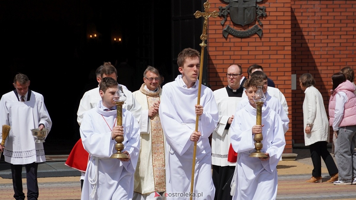 I Komunia Święta w parafii pw. Zbawiciela Świata w Ostrołęce [11.05.2025] - zdjęcie #43 - eOstroleka.pl