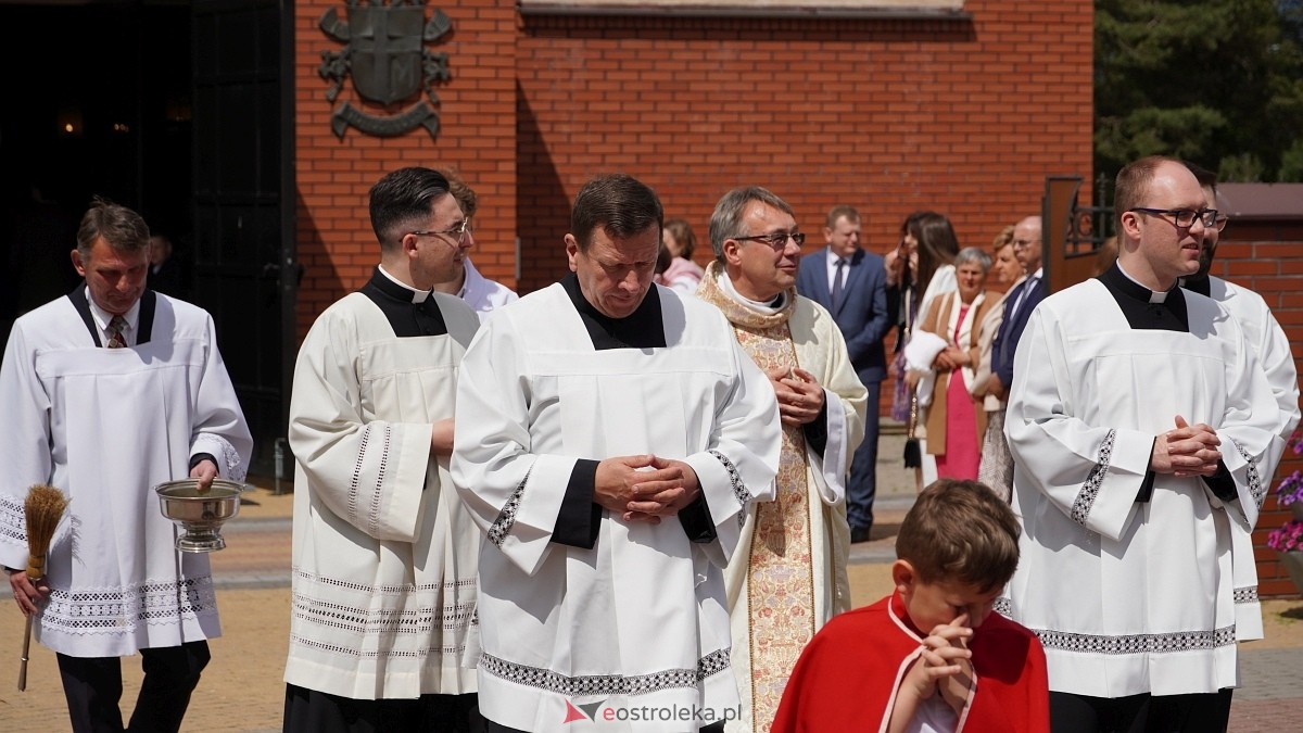I Komunia Święta w parafii pw. Zbawiciela Świata w Ostrołęce [11.05.2025] - zdjęcie #41 - eOstroleka.pl