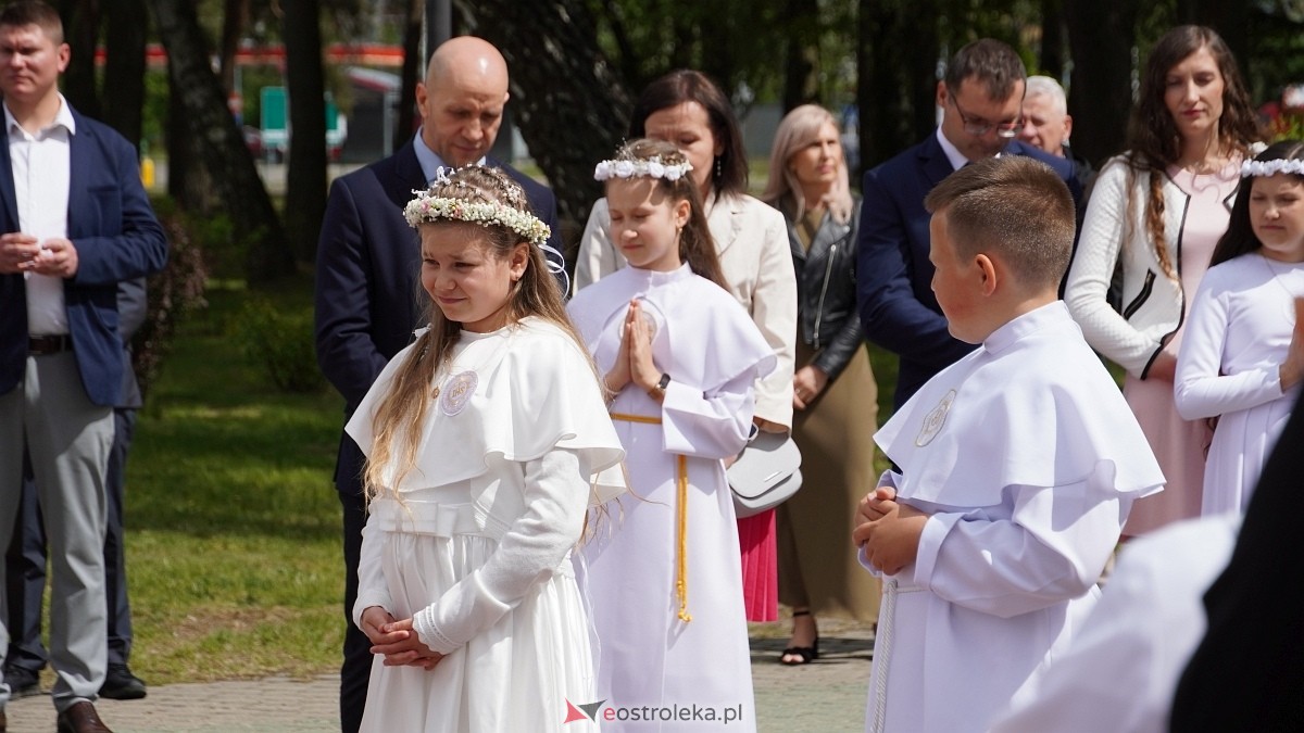 I Komunia Święta w parafii pw. Zbawiciela Świata w Ostrołęce [11.05.2025] - zdjęcie #38 - eOstroleka.pl