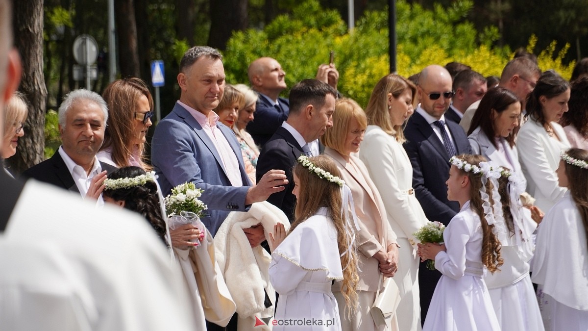 I Komunia Święta w parafii pw. Zbawiciela Świata w Ostrołęce [11.05.2025] - zdjęcie #33 - eOstroleka.pl