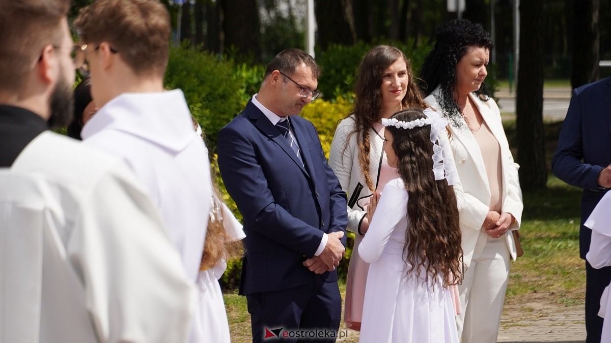 I Komunia Święta w parafii pw. Zbawiciela Świata w Ostrołęce [11.05.2025] - zdjęcie #31 - eOstroleka.pl