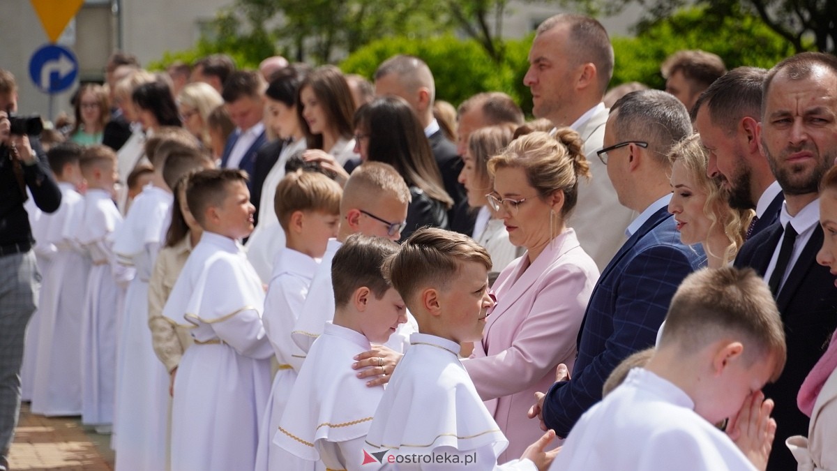 I Komunia Święta w parafii pw. Zbawiciela Świata w Ostrołęce [11.05.2025] - zdjęcie #29 - eOstroleka.pl