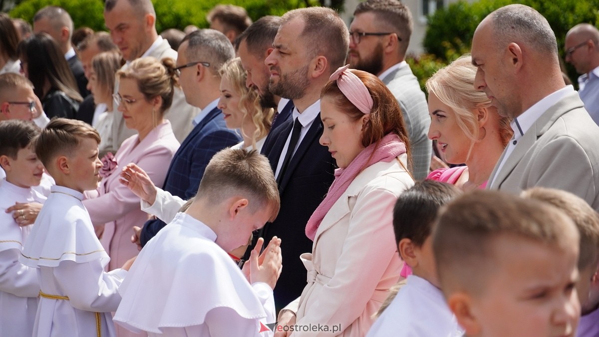 I Komunia Święta w parafii pw. Zbawiciela Świata w Ostrołęce [11.05.2025] - zdjęcie #28 - eOstroleka.pl