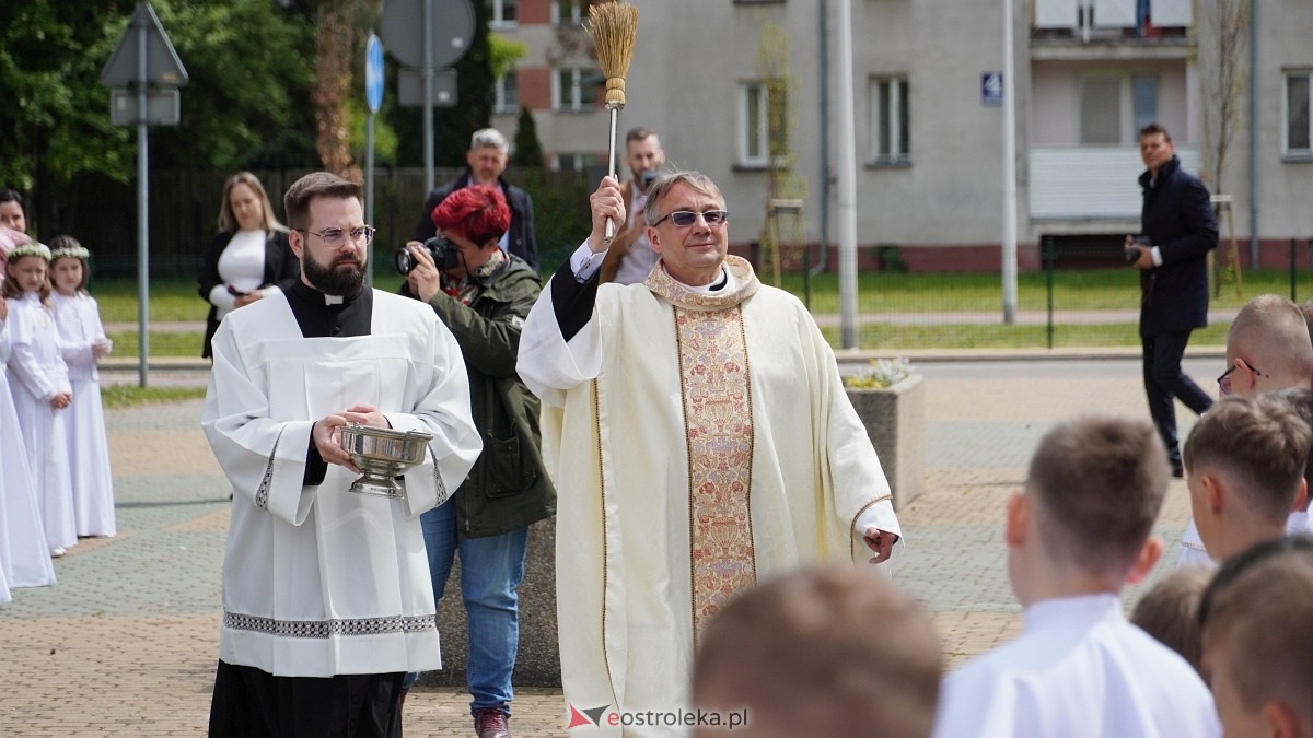 I Komunia Święta w parafii pw. Zbawiciela Świata w Ostrołęce [11.05.2025] - zdjęcie #25 - eOstroleka.pl