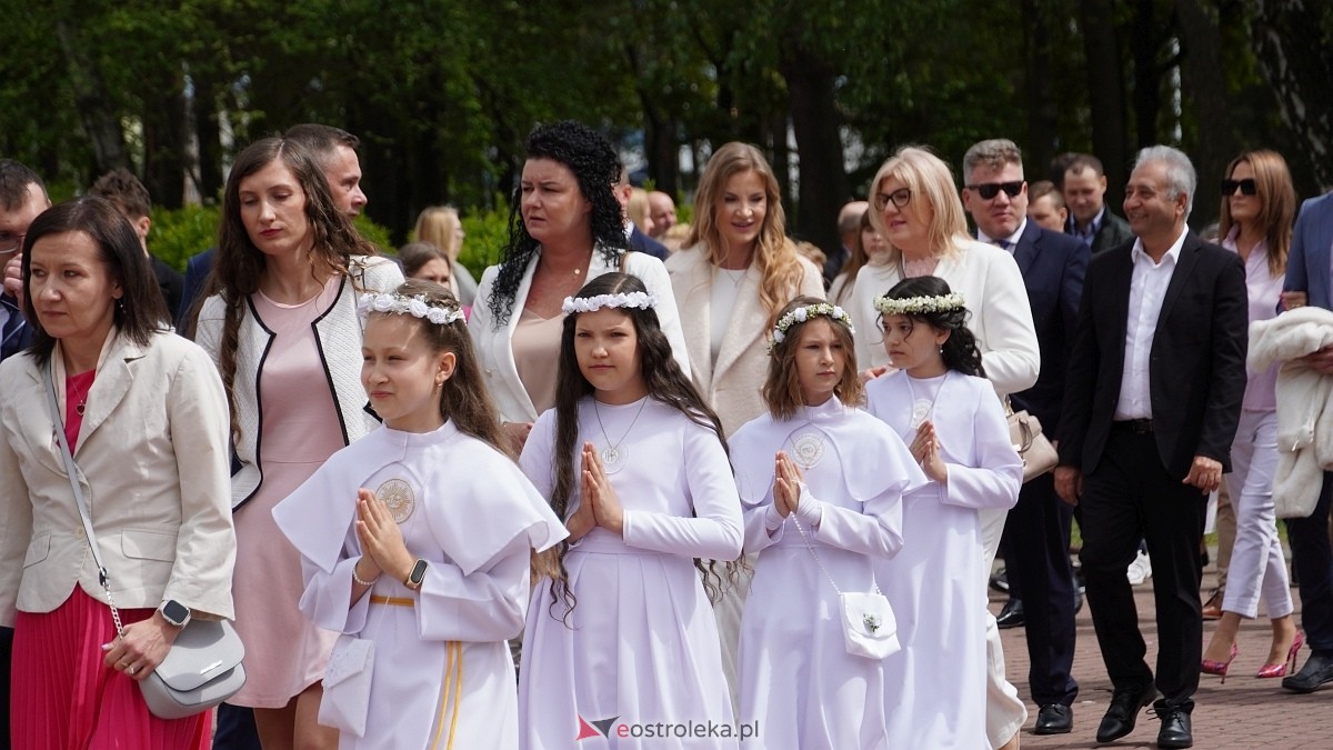 I Komunia Święta w parafii pw. Zbawiciela Świata w Ostrołęce [11.05.2025] - zdjęcie #22 - eOstroleka.pl