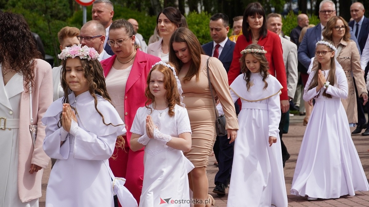 I Komunia Święta w parafii pw. Zbawiciela Świata w Ostrołęce [11.05.2025] - zdjęcie #17 - eOstroleka.pl