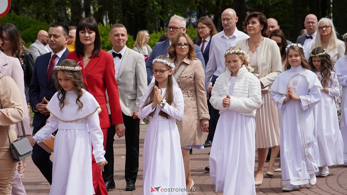 I Komunia Święta w parafii pw. Zbawiciela Świata w Ostrołęce [11.05.2025] - zdjęcie #16 - eOstroleka.pl