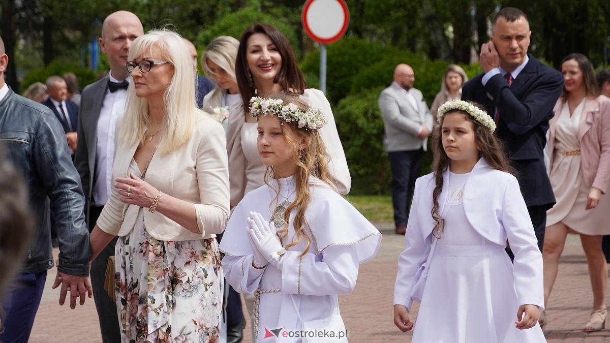 I Komunia Święta w parafii pw. Zbawiciela Świata w Ostrołęce [11.05.2025] - zdjęcie #14 - eOstroleka.pl