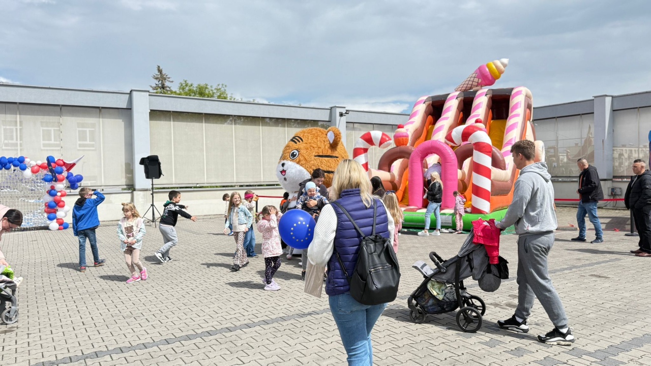 Rodzinny Piknik Europejski w Ostrołęce [11.05.2025] - zdjęcie #90 - eOstroleka.pl