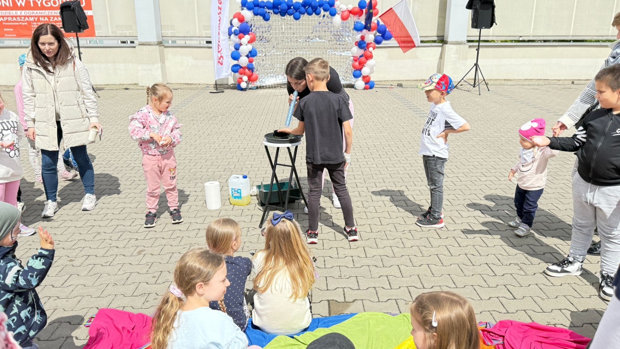 Rodzinny Piknik Europejski w Ostrołęce [11.05.2025] - zdjęcie #86 - eOstroleka.pl