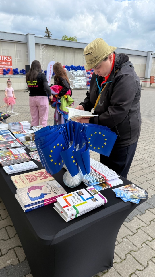 Rodzinny Piknik Europejski w Ostrołęce [11.05.2025] - zdjęcie #1 - eOstroleka.pl