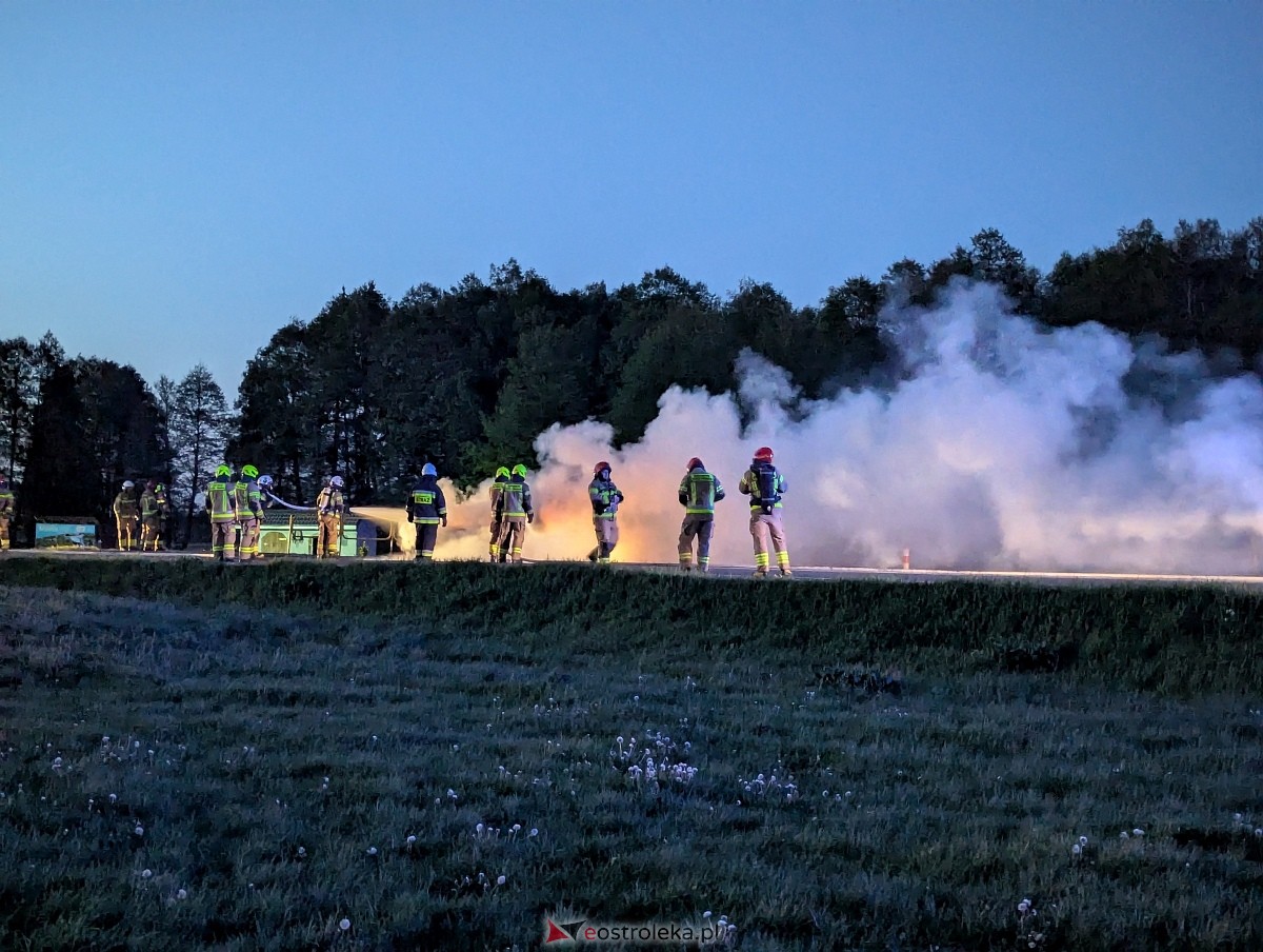Pożar samochodu w Łodziskach [12.05.2025] - zdjęcie #10 - eOstroleka.pl