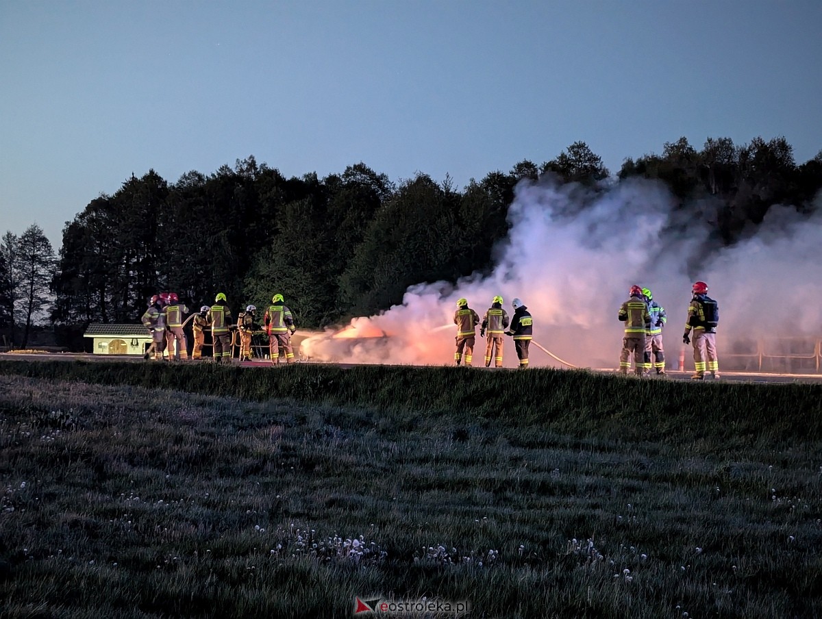 Pożar samochodu w Łodziskach [12.05.2025] - zdjęcie #6 - eOstroleka.pl