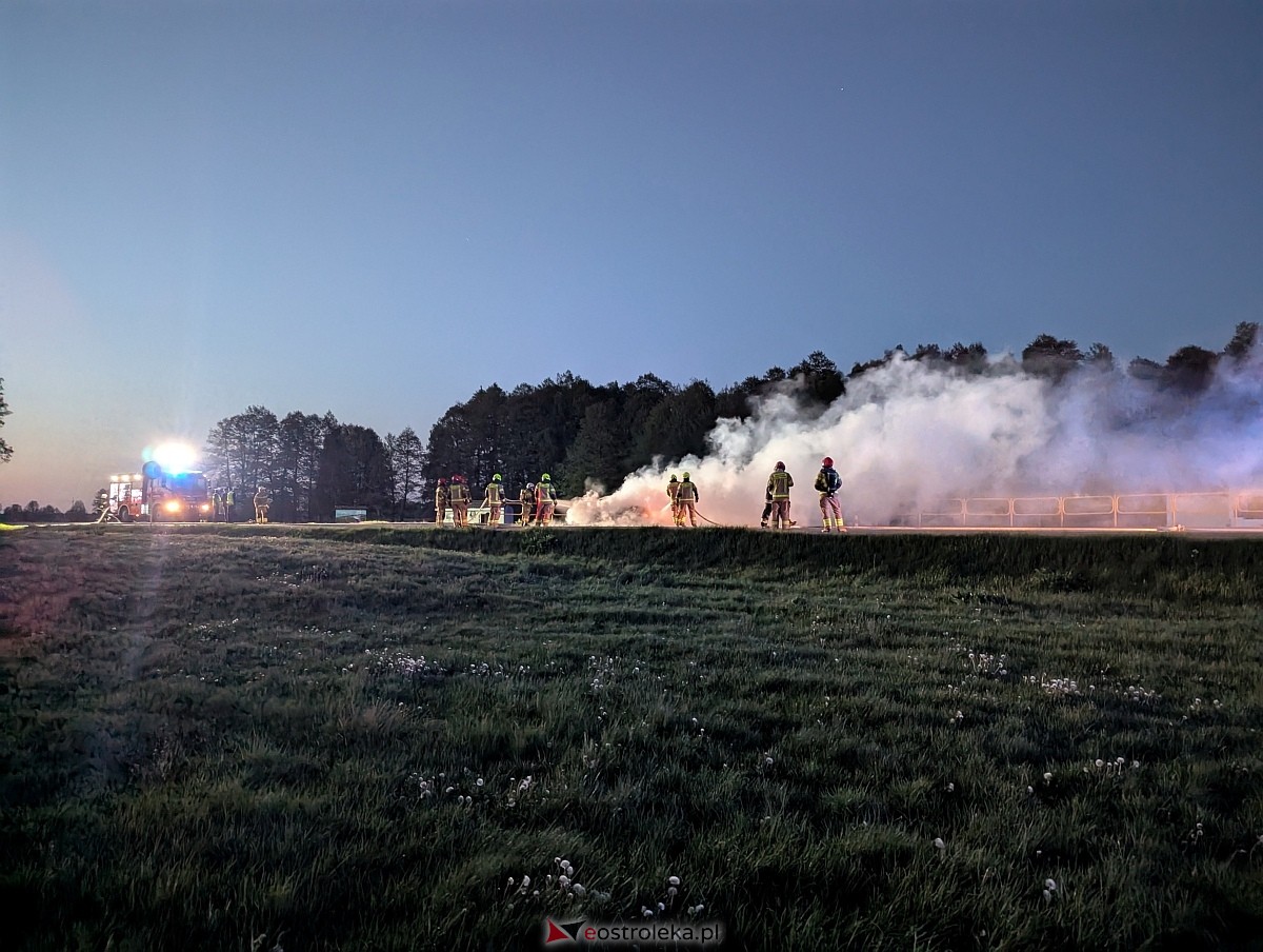 Pożar samochodu w Łodziskach [12.05.2025] - zdjęcie #3 - eOstroleka.pl