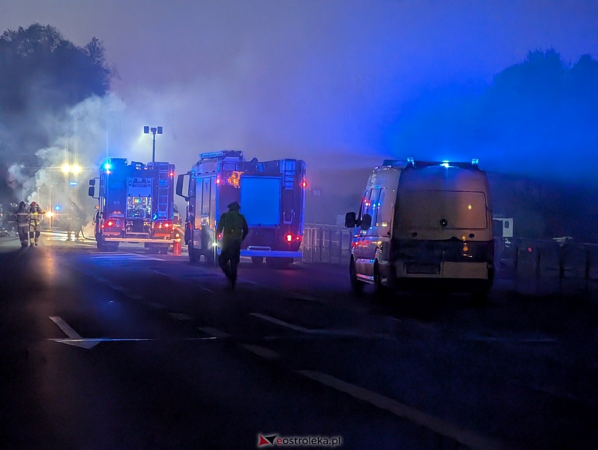 Pożar samochodu w Łodziskach [12.05.2025] - zdjęcie #2 - eOstroleka.pl