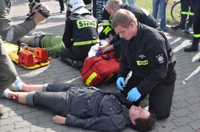 Wypadek z udziałem karetki i samochodów osobowych (25.IX.2011) - zdjęcie #29 - eOstroleka.pl