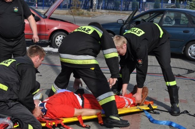Wypadek z udziałem karetki i samochodów osobowych (25.IX.2011) - zdjęcie #55 - eOstroleka.pl