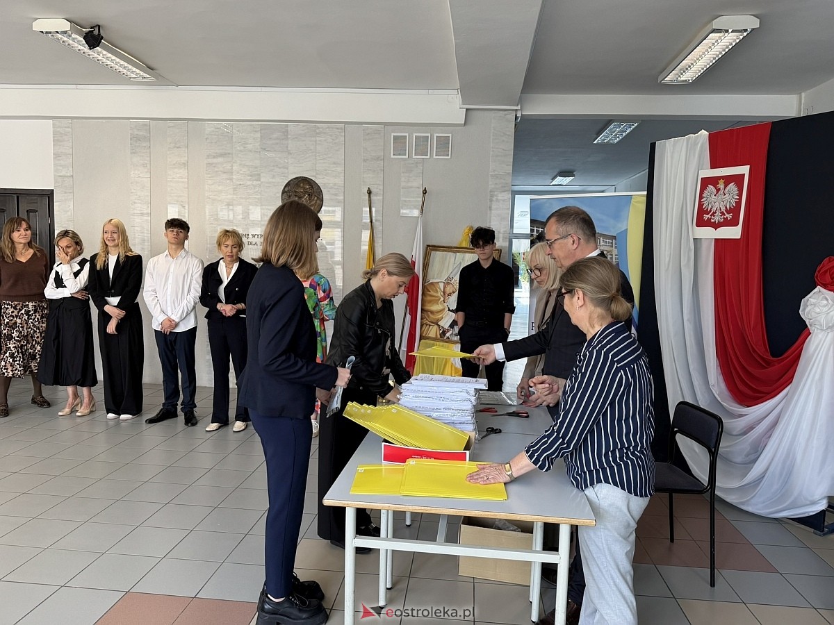 Egzamin óskomlasisty 2025 - język polski [13.05.2025] - zdjęcie #24 - eOstroleka.pl