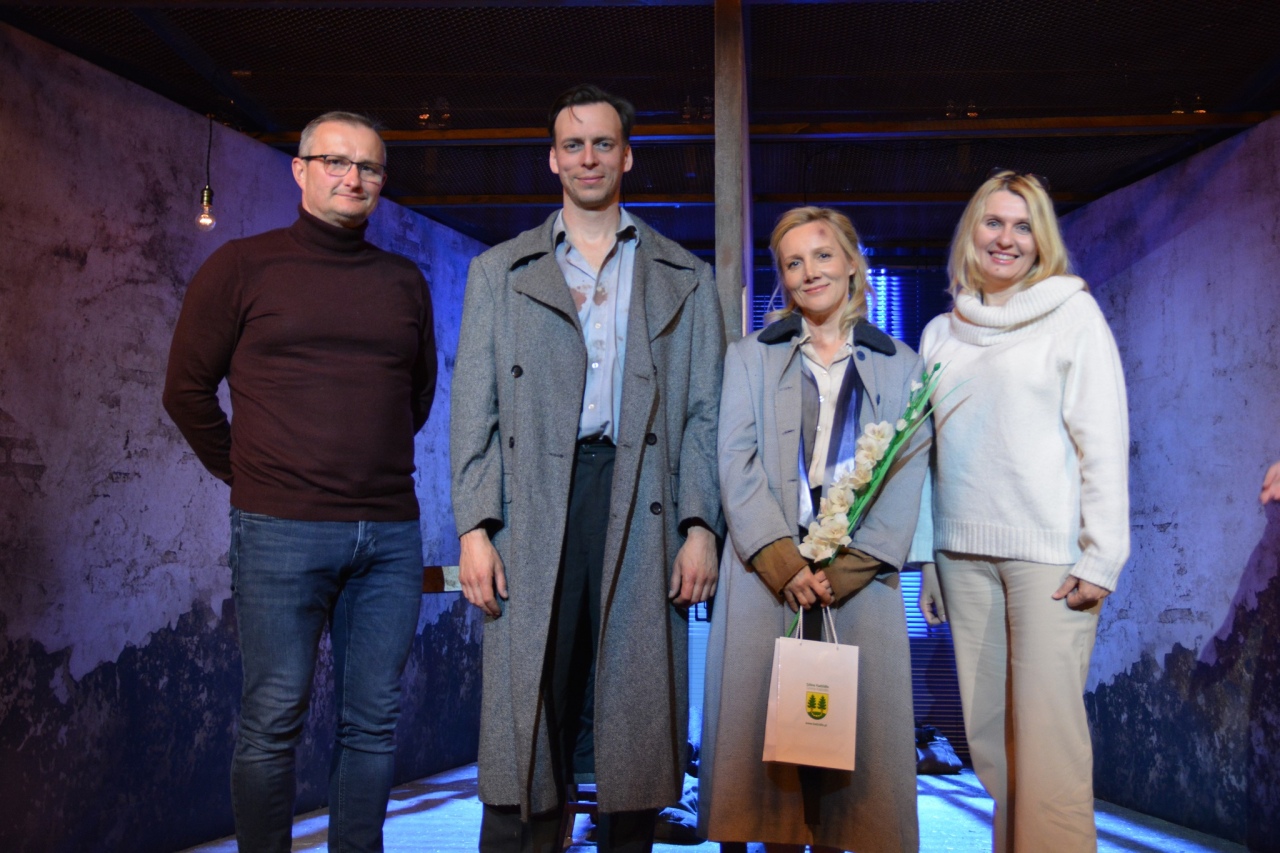 Spektakl Przez ścianę w Centrum Kultury Kurpiowskiej w Kadzidle [12.05.2025] - zdjęcie #27 - eOstroleka.pl