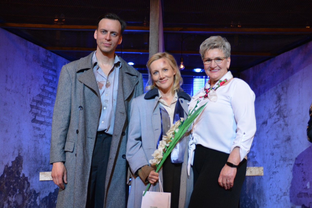 Spektakl Przez ścianę w Centrum Kultury Kurpiowskiej w Kadzidle [12.05.2025] - zdjęcie #18 - eOstroleka.pl