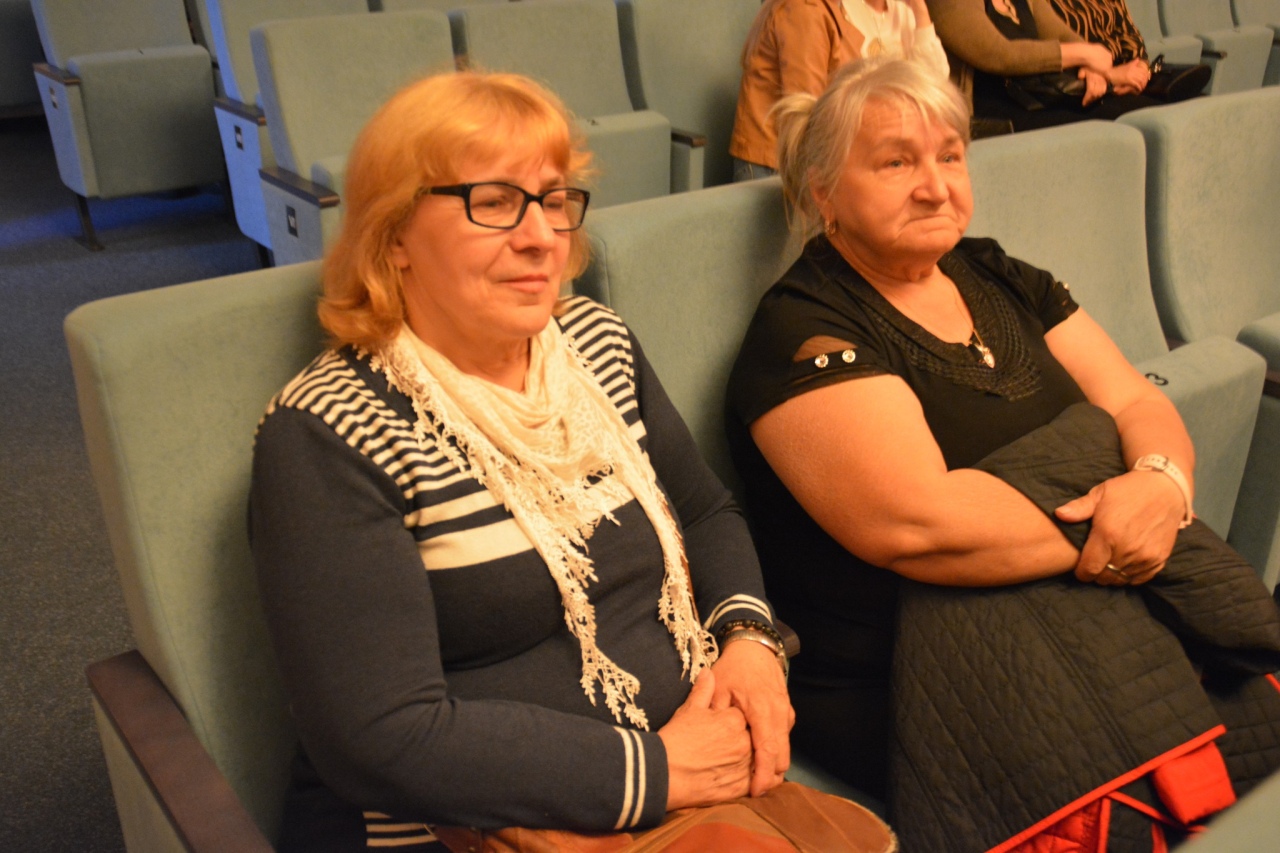 Spektakl Przez ścianę w Centrum Kultury Kurpiowskiej w Kadzidle [12.05.2025] - zdjęcie #12 - eOstroleka.pl