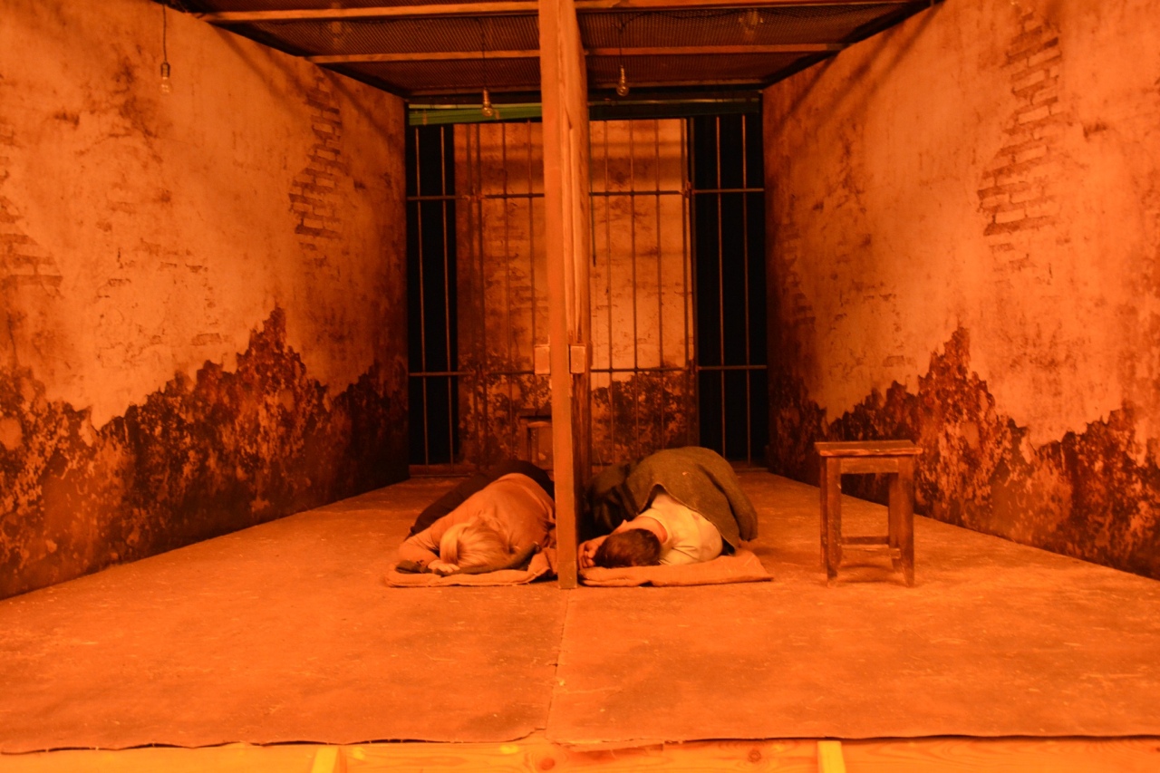 Spektakl Przez ścianę w Centrum Kultury Kurpiowskiej w Kadzidle [12.05.2025] - zdjęcie #10 - eOstroleka.pl