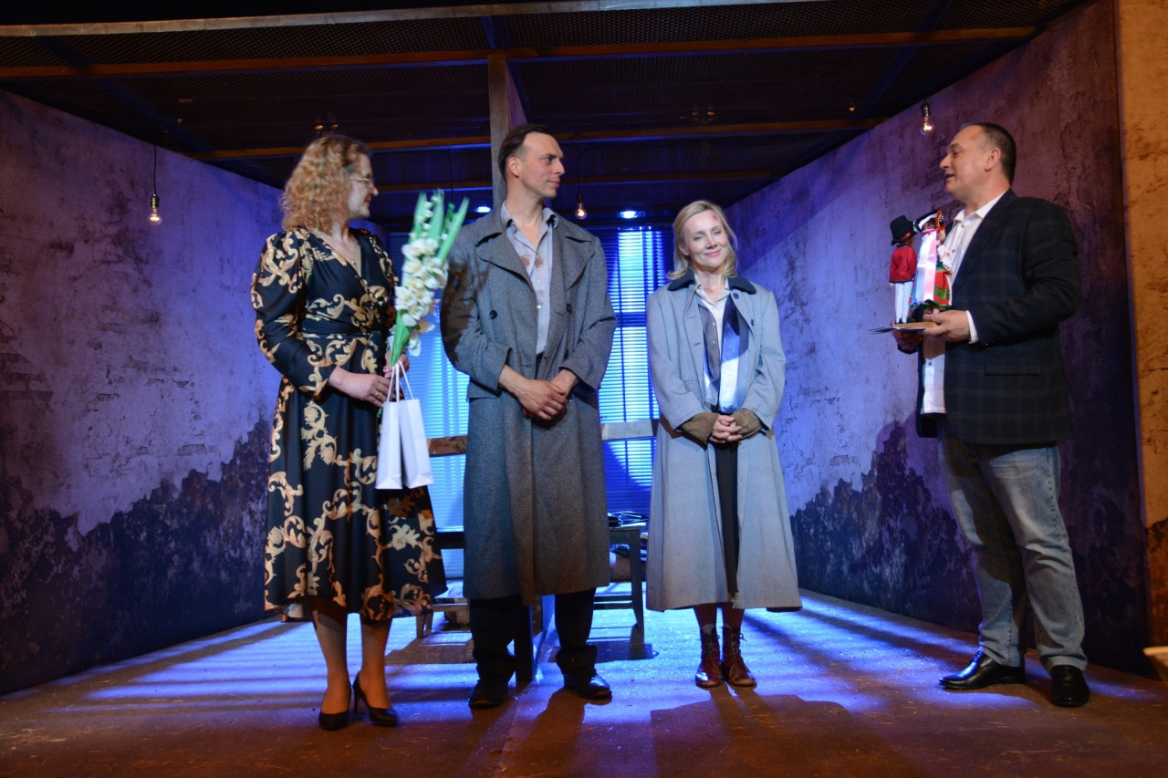 Spektakl Przez ścianę w Centrum Kultury Kurpiowskiej w Kadzidle [12.05.2025] - zdjęcie #8 - eOstroleka.pl