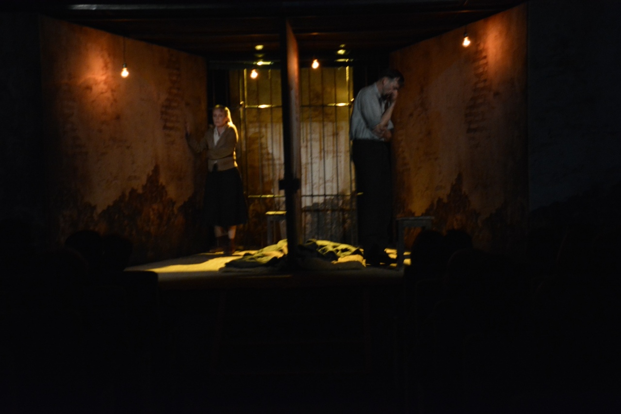 Spektakl Przez ścianę w Centrum Kultury Kurpiowskiej w Kadzidle [12.05.2025] - zdjęcie #5 - eOstroleka.pl