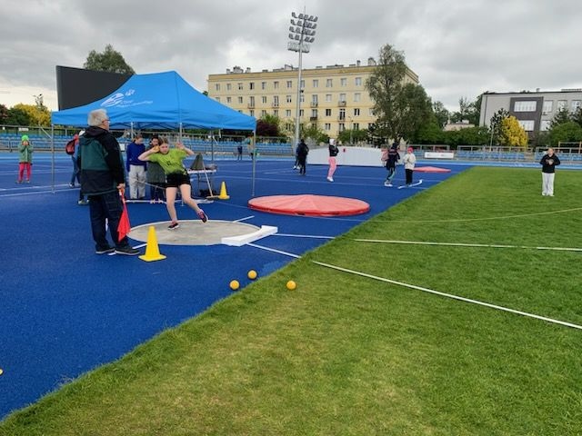 UKS Clan Ostrołęka w Mistrzostwach Warszawy Dzieci i w Mazowieckim Otwarciu Sezonu Lekkoatletycznego 2025 [10.05.2025] - zdjęcie #5 - eOstroleka.pl