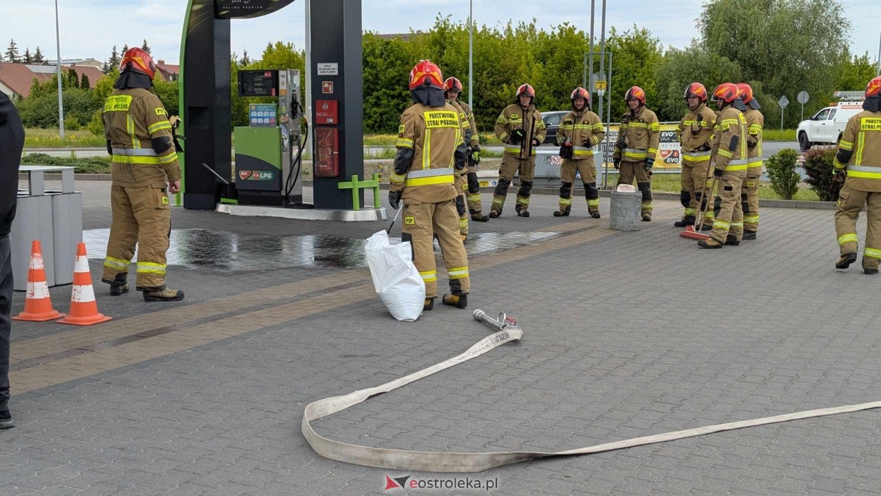 Niebezpieczny wyciek na stacji paliw w Ostrołęce [14.05.2025] - zdjęcie #5 - eOstroleka.pl
