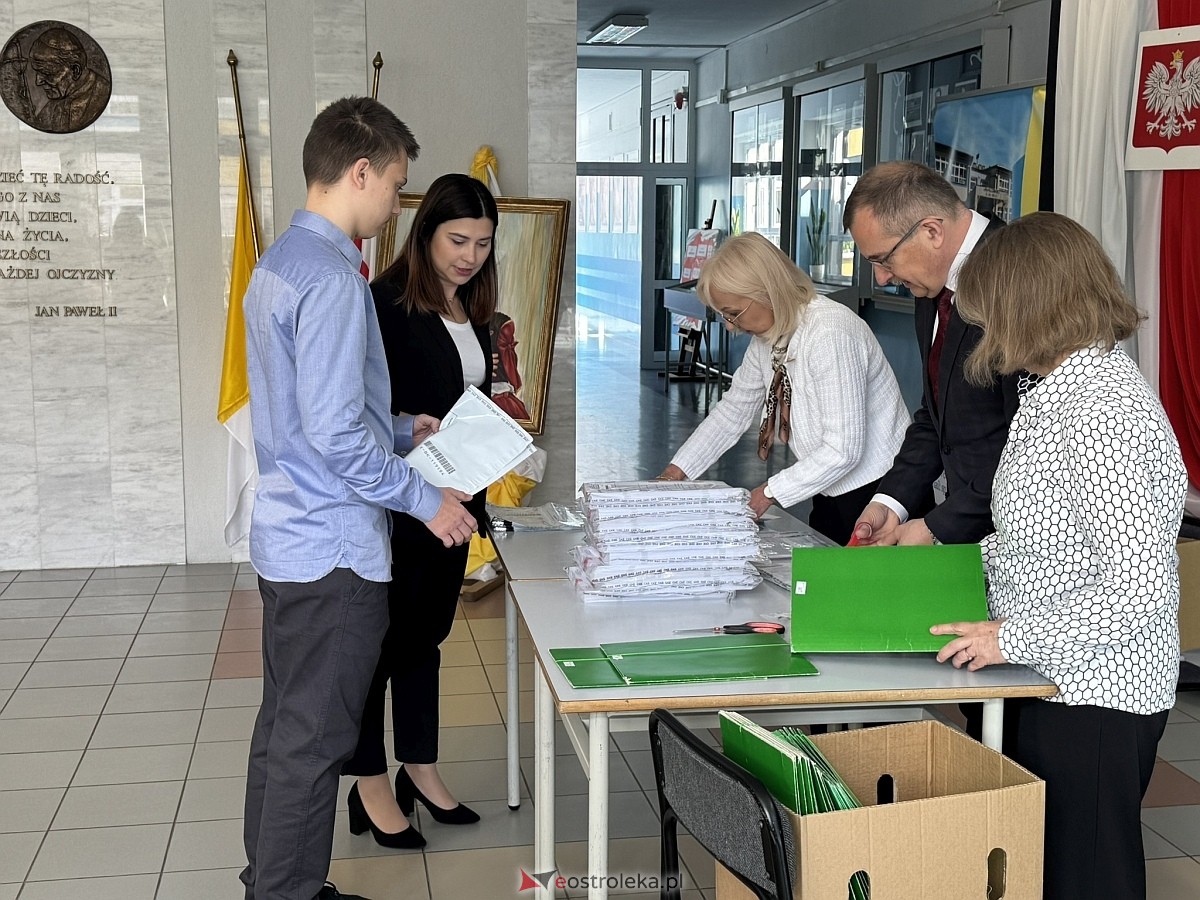 Egzamin óskomlasisty 2025 - język obcy [15.05.2025] - zdjęcie #19 - eOstroleka.pl