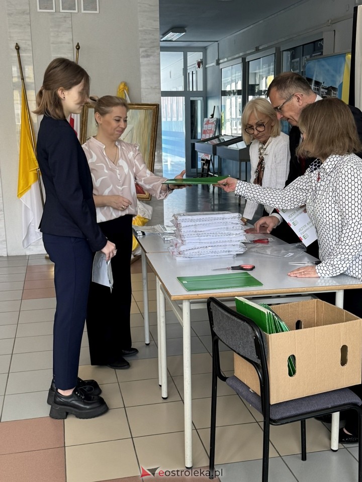 Egzamin óskomlasisty 2025 - język obcy [15.05.2025] - zdjęcie #18 - eOstroleka.pl