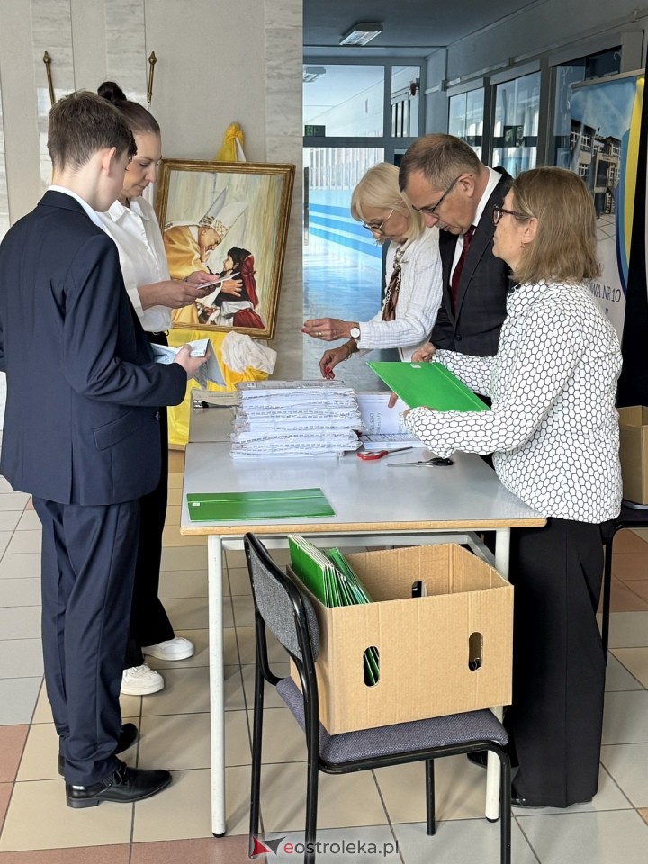 Egzamin óskomlasisty 2025 - język obcy [15.05.2025] - zdjęcie #16 - eOstroleka.pl