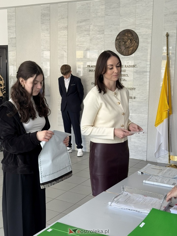 Egzamin óskomlasisty 2025 - język obcy [15.05.2025] - zdjęcie #6 - eOstroleka.pl