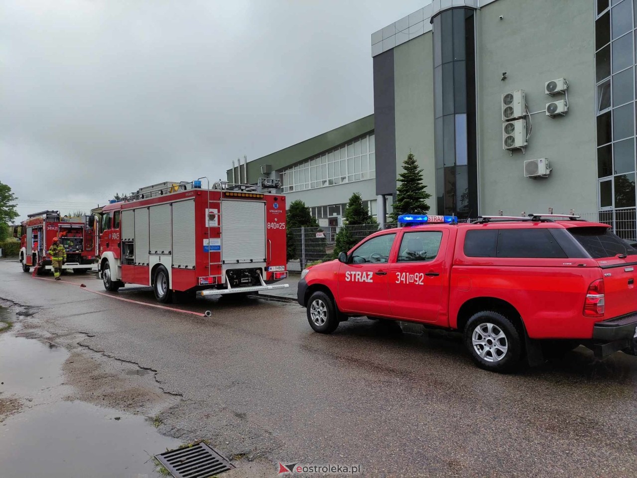 Pożar w budynku przy Alei Wojska Polskiego w Ostrołęce [16.05.2025] - zdjęcie #12 - eOstroleka.pl