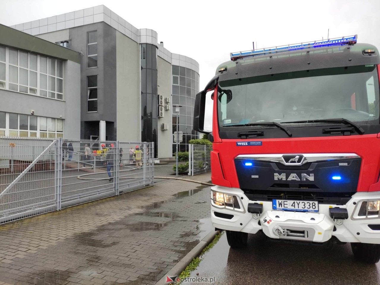 Pożar w budynku przy Alei Wojska Polskiego w Ostrołęce [16.05.2025] - zdjęcie #10 - eOstroleka.pl